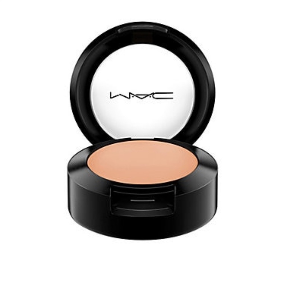 New! MAC studio finish spf 35 concealer nc30